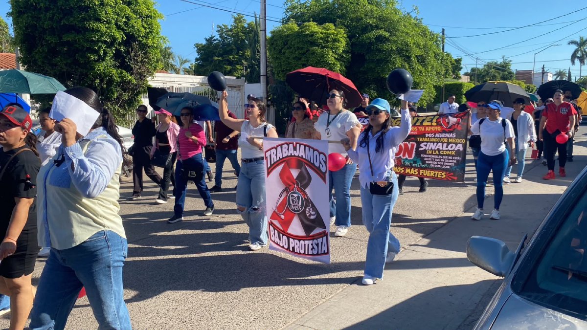 marchan trabajadores del imss en guasave sinaloa