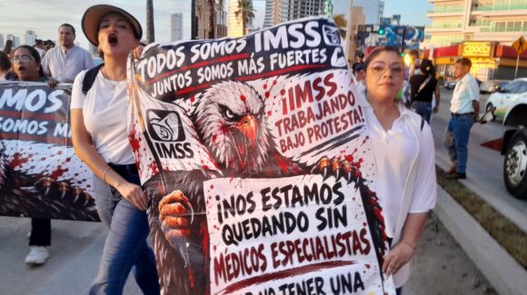 ¡No te vayas a enfermar porque no hay material! Personal del IMSS en Mazatlán, Sinaloa, se unen en exigencia de un 10% de incremento salarial y medicinas