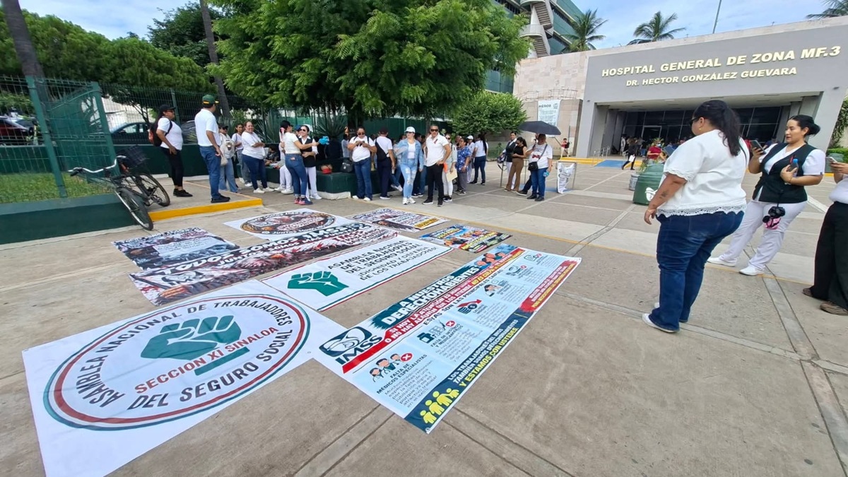 Marchan trabajadores del IMSS en Mazatlán por sus derechos laborales