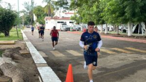 marina celebra 205 años de la armada con biatlon en mazatlan caminata