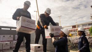 marina lleva ayuda por aire y mar a comunidades afectadas por polo cajas