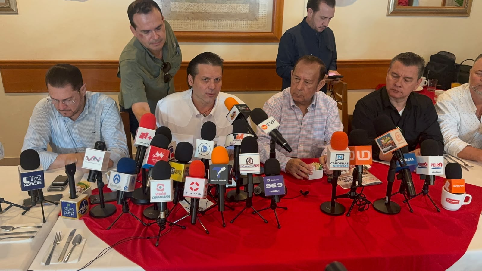 Mario Zamora se prepara para proceso electoral de 2027