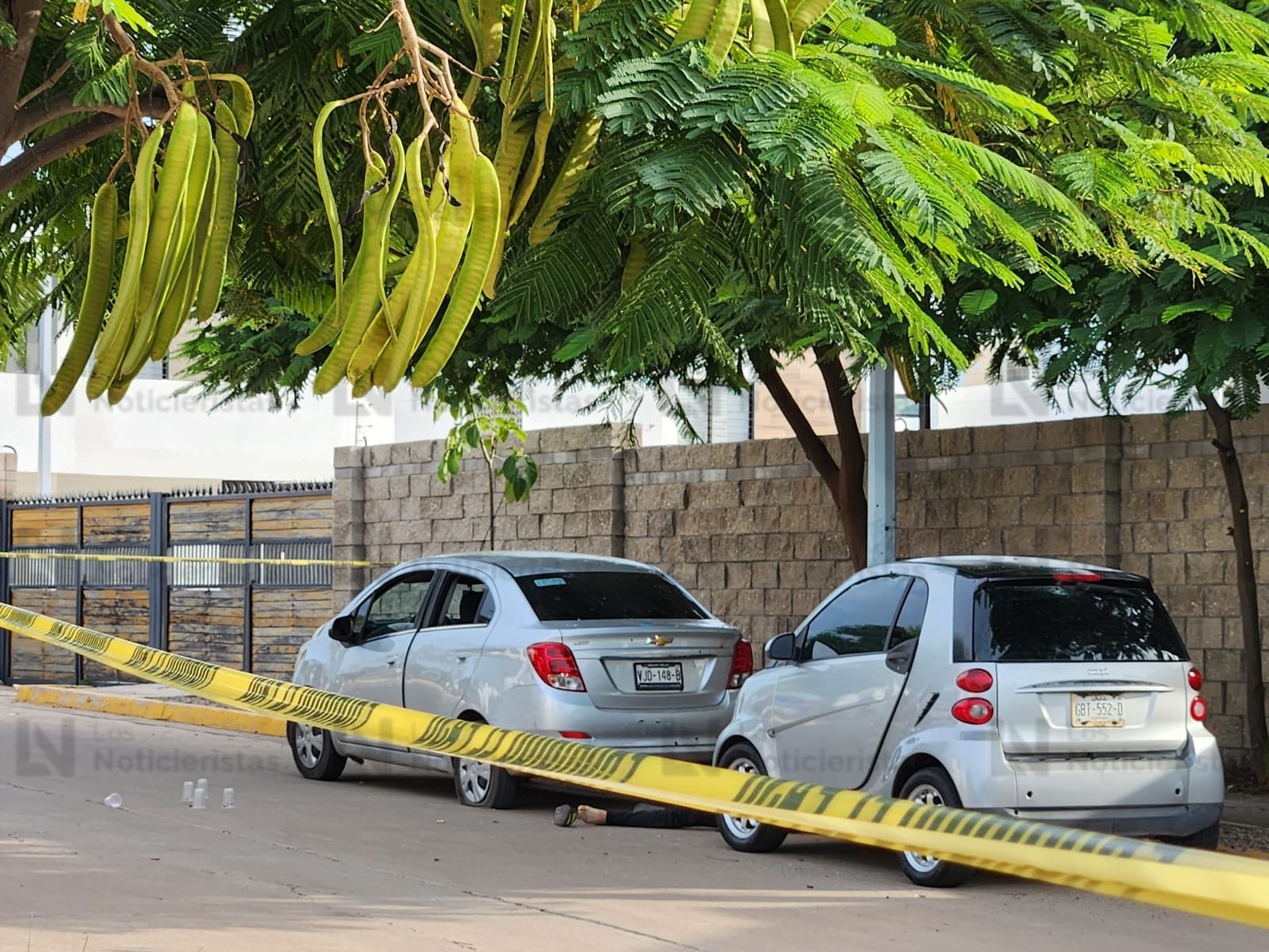 Ejecutan a dos primos frente a Residencial Villa San José, sector Valle del Agua en Culiacá