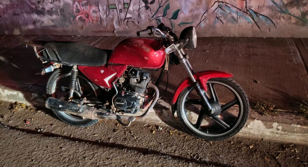 Choque entre motocicleta y bicicleta deja dos hombres lesionados en Guasave, Sinaloa