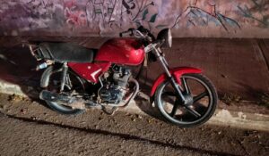Choque entre motocicleta y bicicleta deja dos hombres lesionados en Guasave, Sinaloa