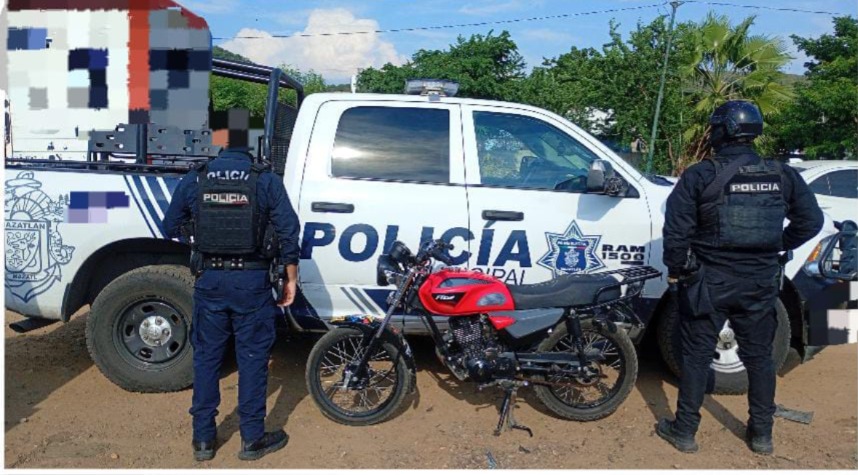 Circulaba sin casco ni placas y descubren que su motocicleta tenía reporte de robo en Mazatlán