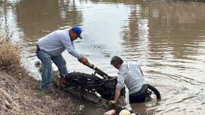 motociclista pierde la vida al caer en canal de tamazula guasave