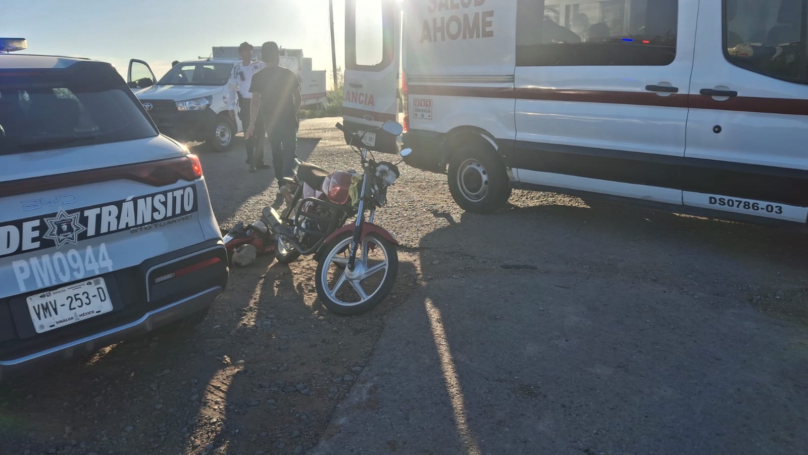 Motociclista resulta lesionado tras chocar con camioneta en Ahome