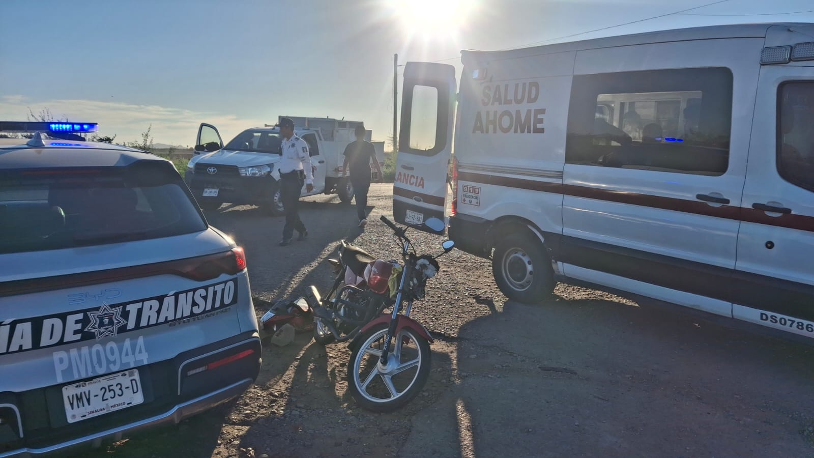Motociclista resulta lesionado tras chocar con camioneta en Ahome
