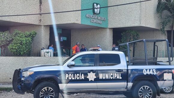 Muere hombre atacado a balazos cuando se desplazaba en un March en la colonia Gustavo Díaz en Culiacán, Sinaloa