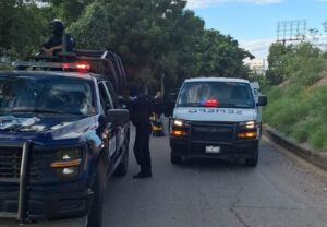 Muere policía estatal al caer con todo y moto desde el puente desnivel en El Palmito de Culiacán