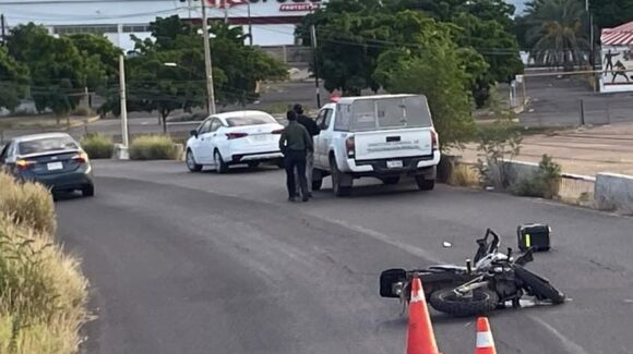 Muere policía estatal al caer con todo y moto desde el puente desnivel en El Palmito de Culiacán