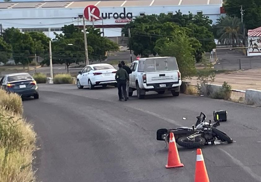 Muere policía estatal al caer con todo y moto desde el puente desnivel en El Palmito de Culiacán