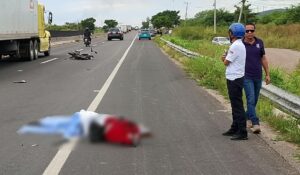 Muere mujer en fatal accidente de motocicleta sobre la carretera México 15, en Mazatlán, Sinaloa