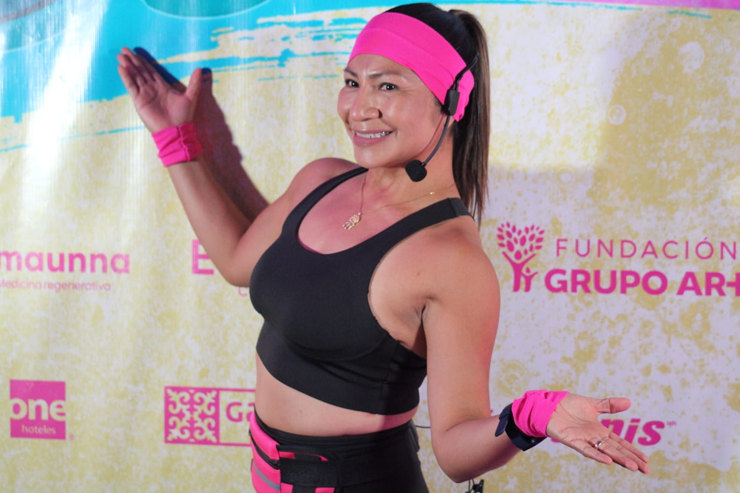 Mujeres se unen contra el cáncer en iniciativa 80's Stronger Together, en Mazatlán