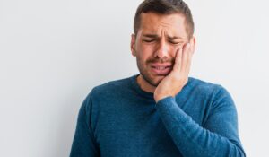 Un movimiento menor que puede desencadenar un intenso dolor ¿Qué es la neuralgia del trigémino?