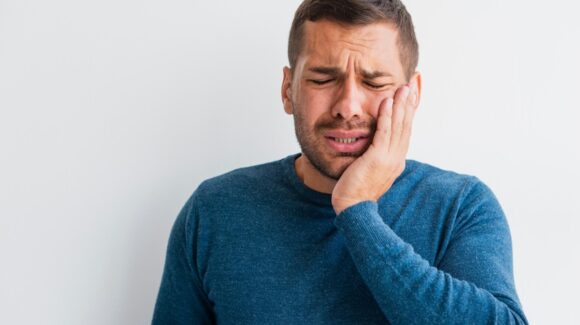 Un movimiento menor que puede desencadenar un intenso dolor ¿Qué es la neuralgia del trigémino?