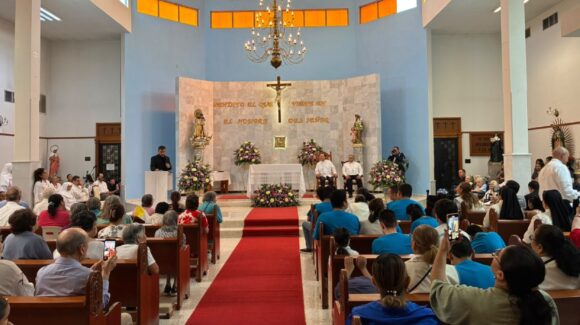 Nuncio Apostólico lleva mensaje de esperanza a adultos mayores y niños durante encuentro fraterno en Los Mochis
