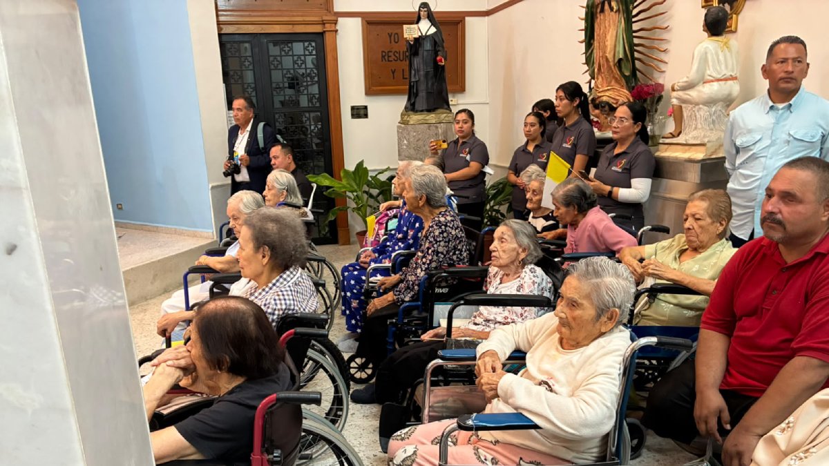 nuncio apostolico lleva mensaje de esperanza a adultos mayores sillas