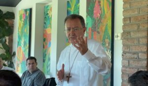 Nuncio llama a sacerdotes a construir la unidad y fraternidad para sanar las heridas del mundo, en Los Mochis