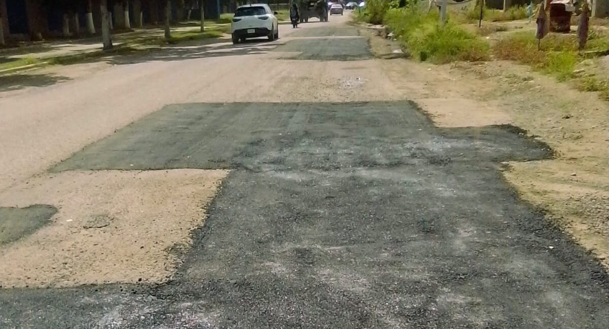 Reparan bache que provocaba congestionamiento vial en calle Benjamín Franklin, en Mazatlán, Sinaloa