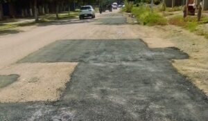 Reparan bache que provocaba congestionamiento vial en calle Benjamín Franklin, en Mazatlán, Sinaloa