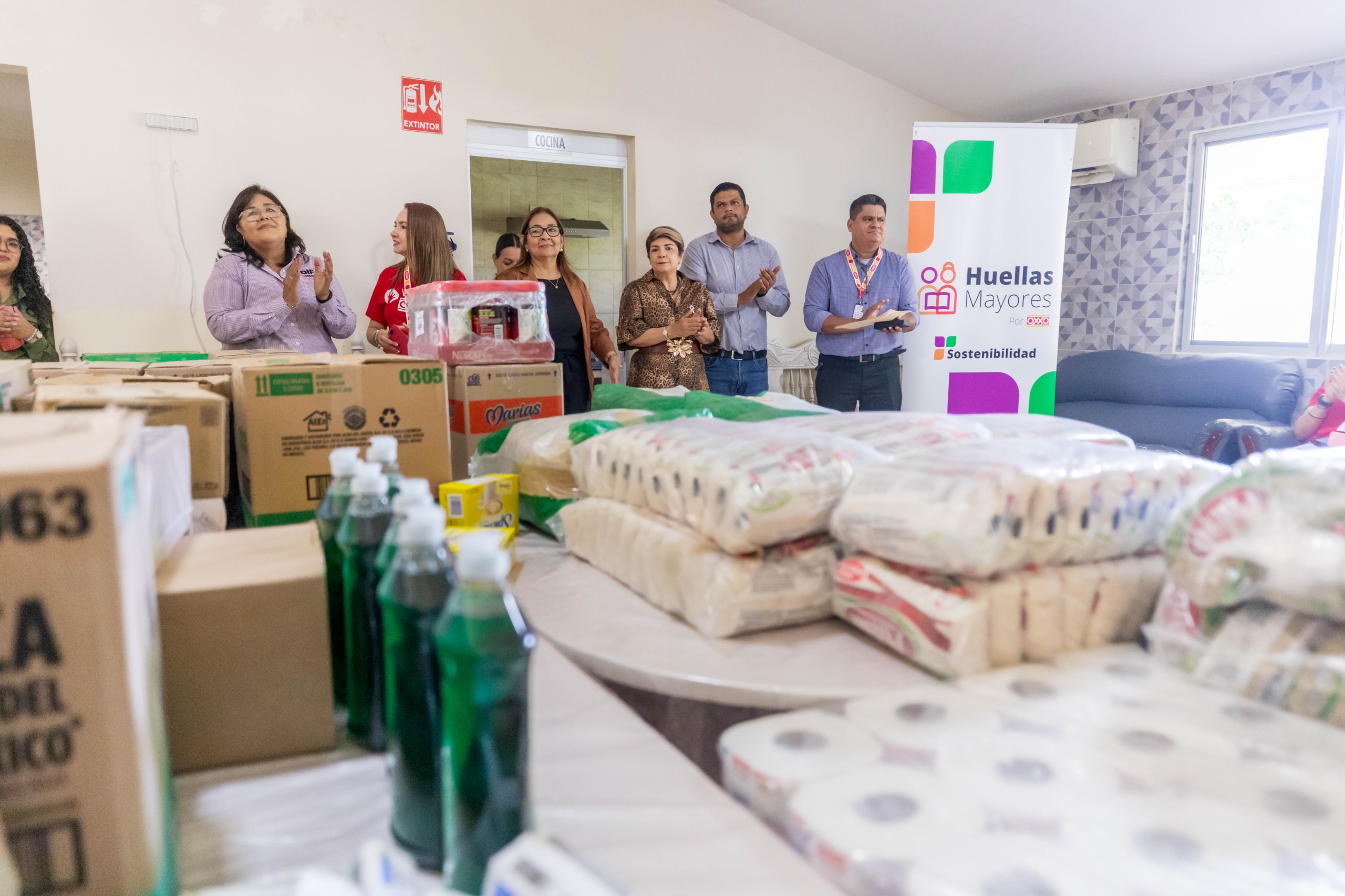 Lleva Oxxo víveres, pañales y artículos de higiene al Asilo de Ancianos de Guasave