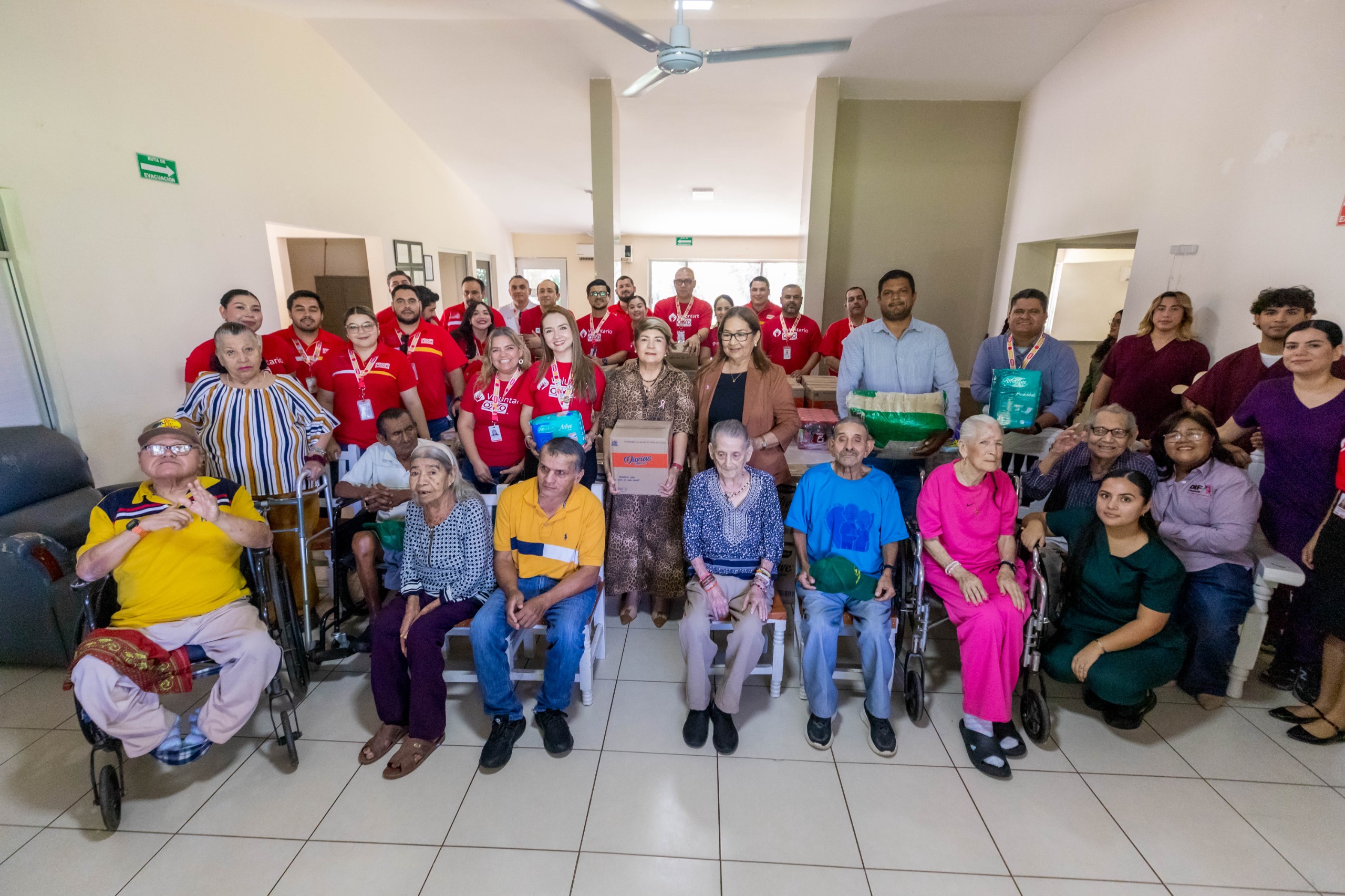Lleva Oxxo víveres, pañales y artículos de higiene al Asilo de Ancianos de Guasave