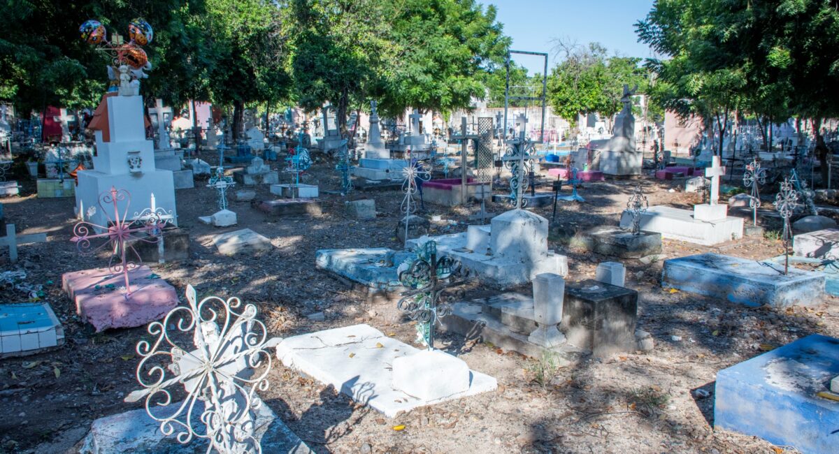 Culiacán alista panteones municipales para el Día de Muertos: Retiran 15 toneladas de basura semanales