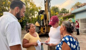 Tras 41 años de espera, inicia pavimentación de la calle Reynosa en La Sirena, en Mazatlán, Sinaloa