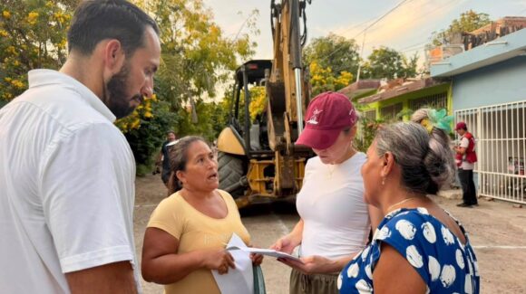 Tras 41 años de espera, inicia pavimentación de la calle Reynosa en La Sirena, en Mazatlán, Sinaloa