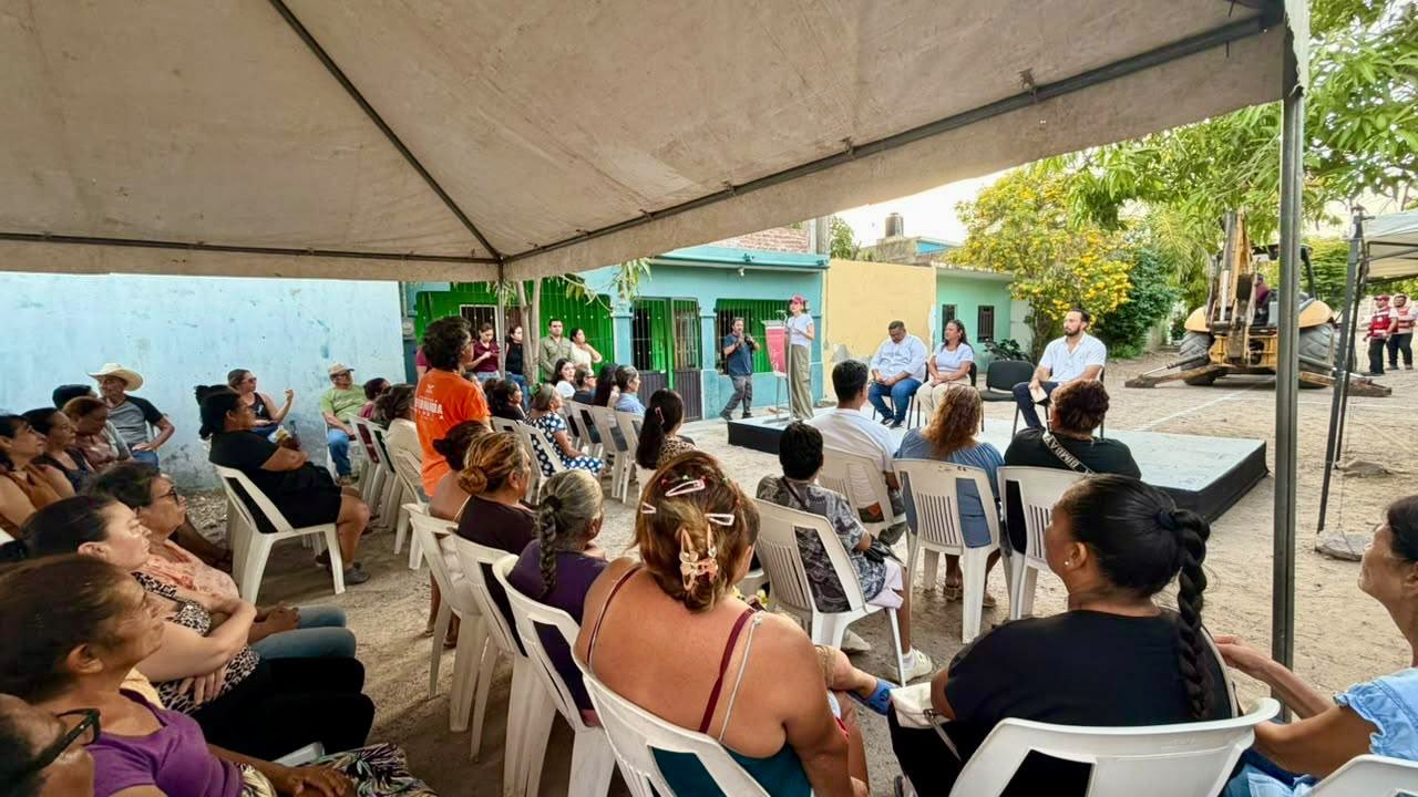 Arrancan pavimentación de la calle Reynosa, en Mazatlán