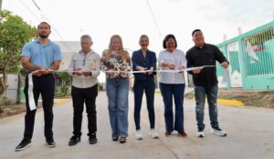 Tras más de 20 años de espera, pavimentan calle Hermanos Wright en la colonia Progreso, en Mazatlán 