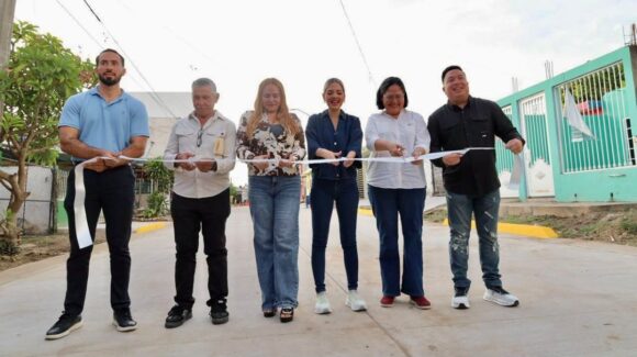 Tras más de 20 años de espera, pavimentan calle Hermanos Wright en la colonia Progreso, en Mazatlán 