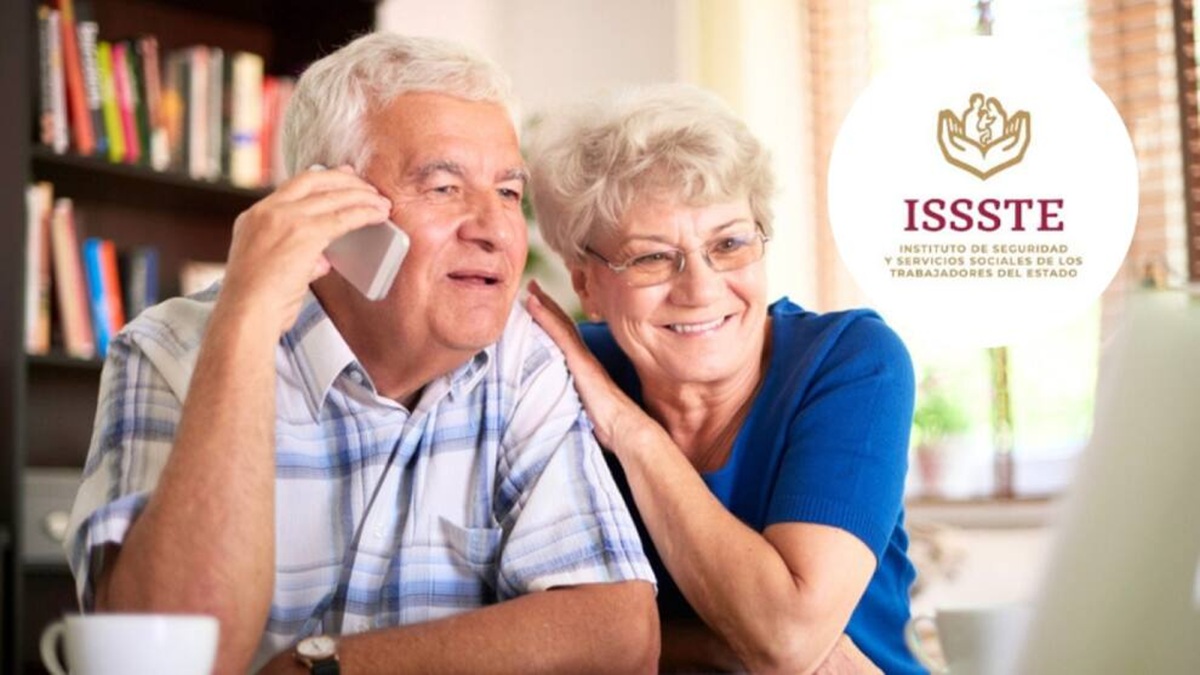 Pensionados del Issste, esperando su aguinaldo