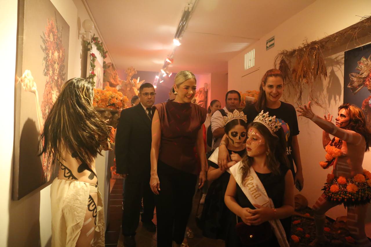 Performance por el Día de Muertos en Casa Haas de Mazatlán