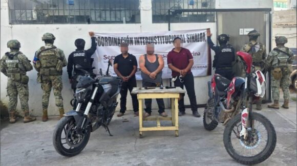Persecución en Escuinapa, Sinaloa, termina con tres detenidos, armas calibre 9 mm y dos motocicletas aseguradas