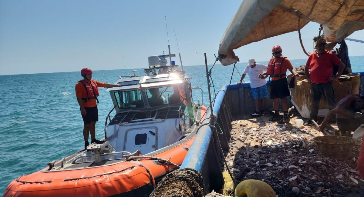 Marina evacúa de emergencia a pescador de 50 años en aguas cercanas a Mazatlán, Sinaloa