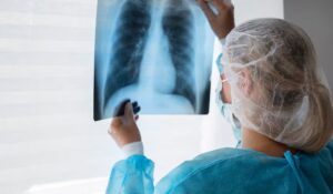 Se sospecha peste neumónica: Rusia pone bajo cuarentena hospitales en Siberia tras muerte de científica