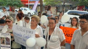 ¡Justicia para María Fernanda y bebé! Familiares se plantan en la FGE de Los Mochis