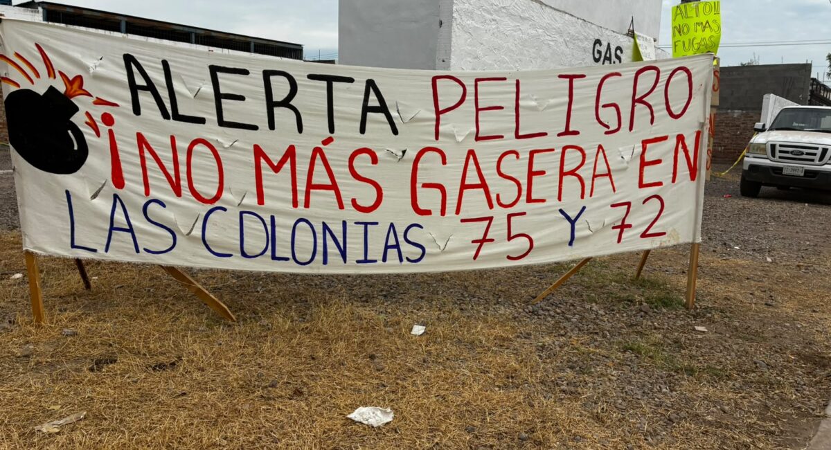 Mantienen vecinos plantón contra gasera en Los Mochis; exigen reubicación por temor a nuevas fugas