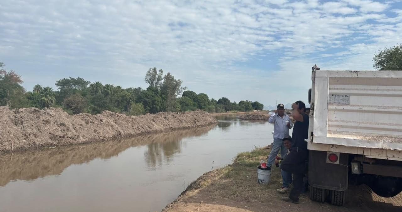 Plantón pacífico de transportistas en el norte de Sinaloa