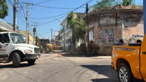 por segunda ocasion se derrumba parte de una casona en culiacan lugar