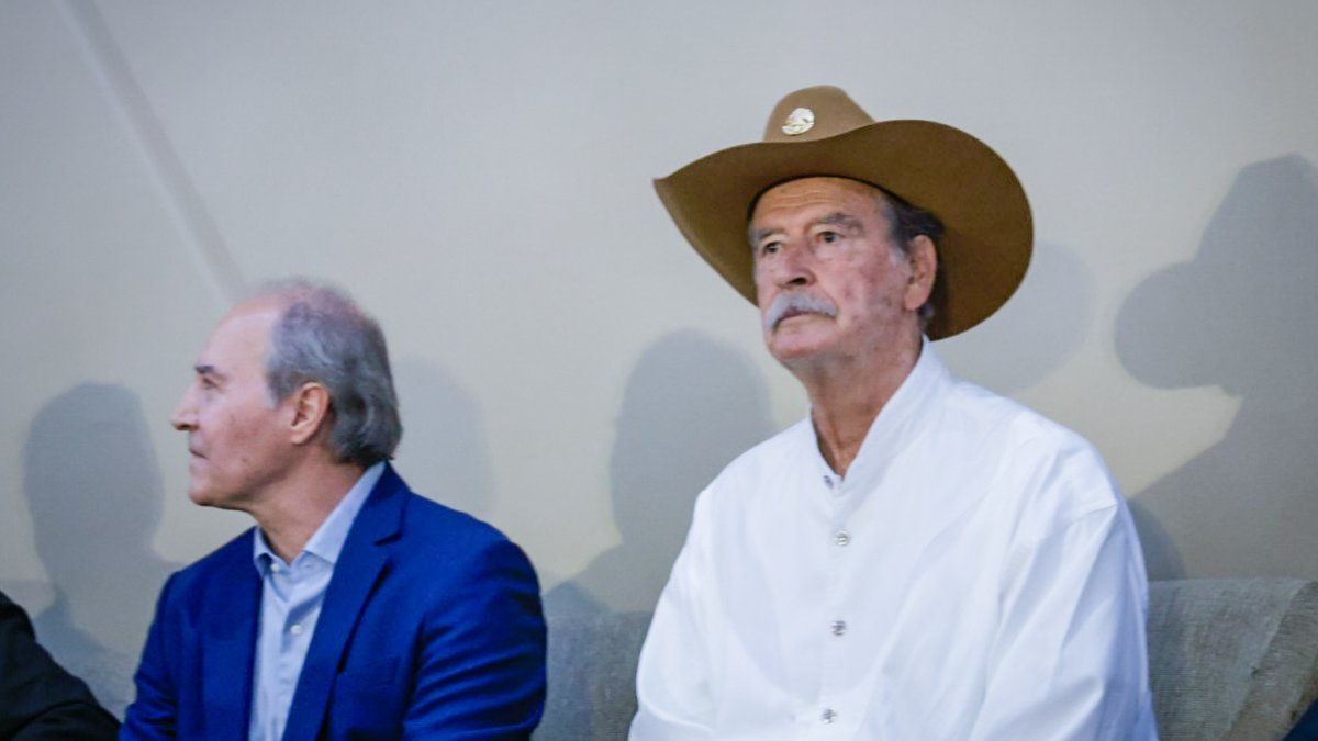 presentacion del libro los locos de la democracia vicente fox