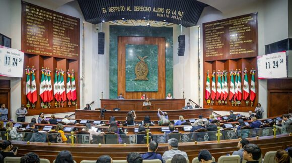 Presentan iniciativa para proteger a mujeres de presiones para realizarse procedimientos estéticos riesgosos en Sinaloa
