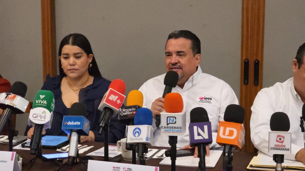 presidente del iees arturo fajardo mejia