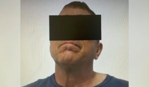 Presunto ladrón de pilas de autos es detenido en el fraccionamiento Las Mañanitas, en Los Mochis, Sinaloa