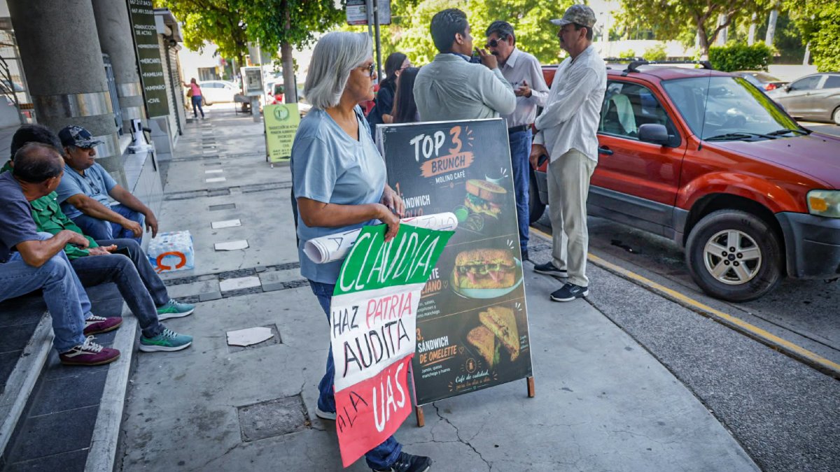 protesta jubilados y pensionados de la uas adulta