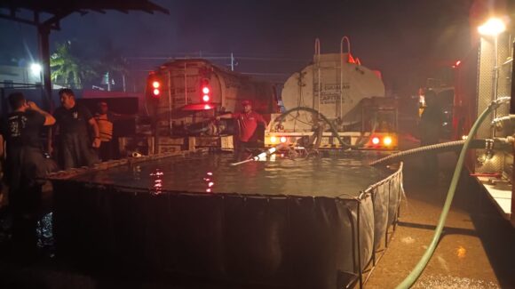 Incendio provocado en bodega de cartón y papel en el campo El Diez moviliza a autoridades de Culiacán, Sinaloa