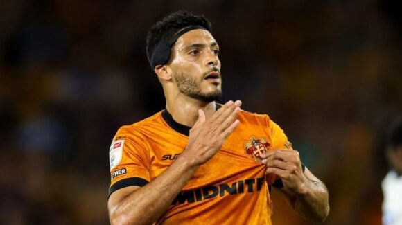 El mexicano Raúl Jiménez será operado de la rodilla; regresará hasta el 2027